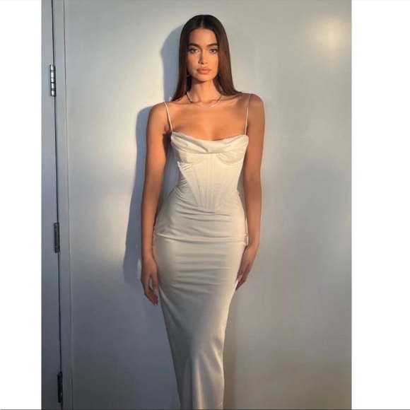 HOUSE OF CB 'Charmaine' Ivory Corset Maxi Dress NWOT - Picture 3 of 14